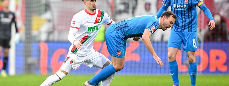 Viel K(r)ampf herrscht im Spiel zwischen Augsburg und Heidenheim. - Foto: Harry Langer/dpa