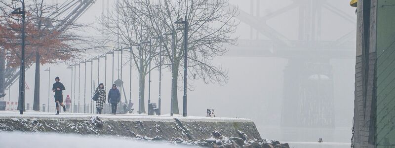 In der Nacht von Sonntag auf Montag könnte es erneut kräftig schneien. (Archivbild) - Foto: Andreas Arnold/dpa