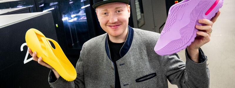 Cornelius Schmitt, CEO des Schuhherstellers Zellerfeld, liebt Sneaker. - Foto: Daniel Bockwoldt/dpa