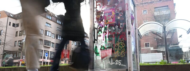 Kein Aushängeschild mehr für den Weltkonzern Deutsche Telekom: ein deaktiviertes Telefonhäuschen in Stuttgart. - Foto: Bernd Weißbrod/dpa