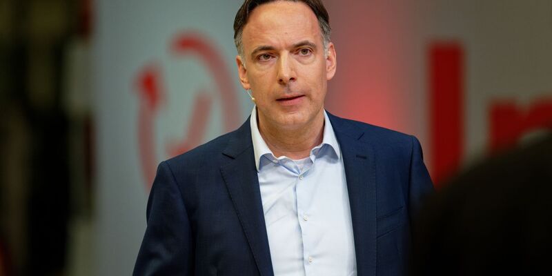 Vertriebsvorstand Marc Spieker wünscht sich eine Verpflichtung aller Netzbetreiber zu einer Smart-Meter-Umrüstung in Deutschland. (Archivbild) - Foto: Henning Kaiser/dpa