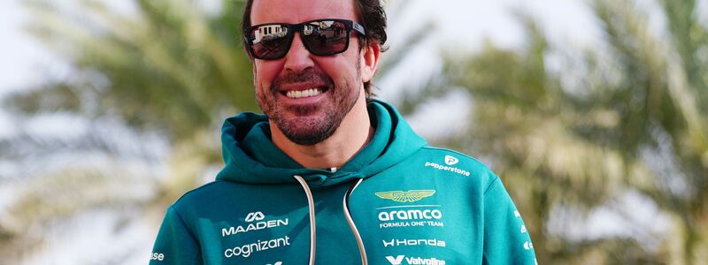 Fernando Alonso kann die Regeldebatte nichts anhaben. (Archivbild) - Foto: Bradley Collyer/PA Wire/dpa