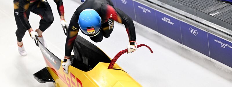 Francesco Friedrich (Pilot) und Alexander Schüller (Deutschland) liegen nach dem zweiten Lauf schon weit zurück. - Foto: Robert Michael/dpa
