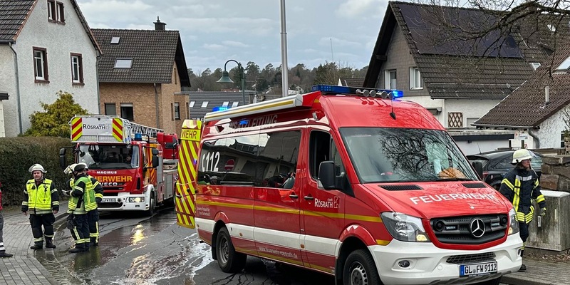 FW Rösrath: Brand in Lüftungsanlage - Feuerwehreinsatz während Forsbacher Karnevalszug - Foto: presseportal.de