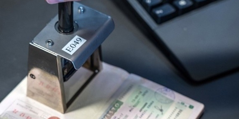 BPOLI EF: Neue Grenzkontrolle für Drittstaatsangehörige am Flughafen Erfurt-Weimar / Einführung des Europäischen Entry-Exit-Systems hat begonnen - Foto: presseportal.de