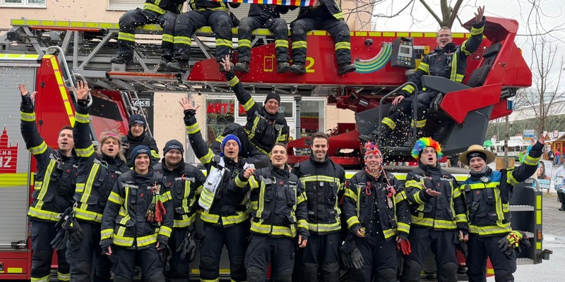 FW Mainz: Zwischenstand von Feuerwehr und Sanitätsdienst zum Mainzer Rosenmontagszug - Foto: presseportal.de