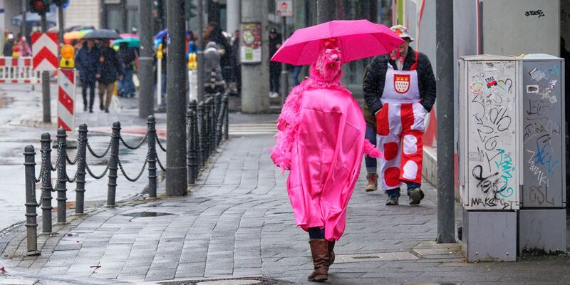 Auch am Dienstag kommt es nass vom Himmel.  - Foto: Henning Kaiser/dpa