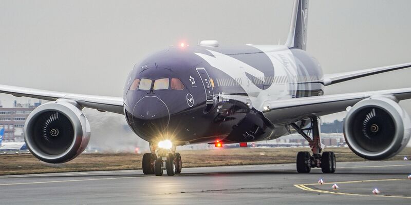 Nur noch drei Business-Sitze in der Boeing 787 bleiben gesperrt. (Archivbild) - Foto: Andreas Arnold/dpa