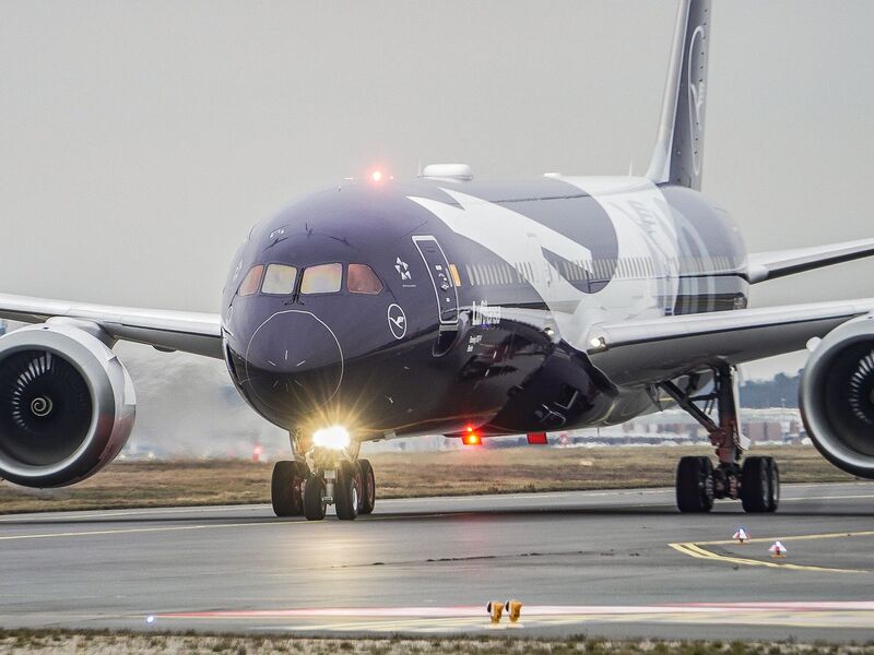 Nur noch drei Business-Sitze in der Boeing 787 bleiben gesperrt. (Archivbild) - Foto: Andreas Arnold/dpa