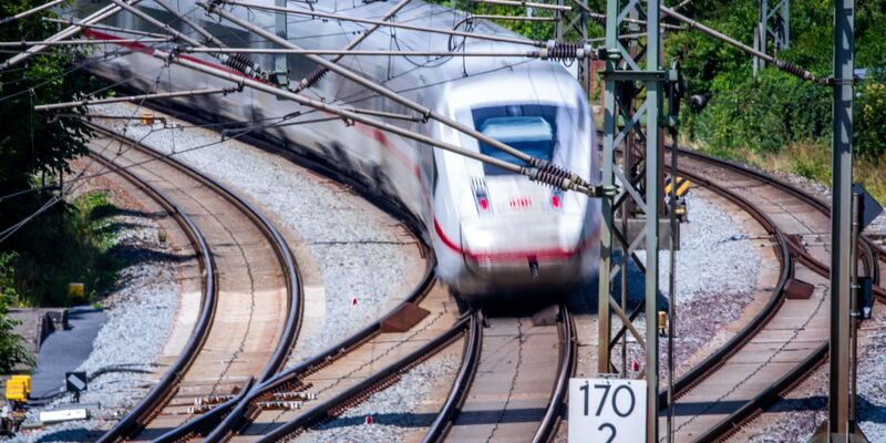 Mit der Bahn sind die Reisezeiten zu Zielen in Polen oft unverhältnismäßig lang. (Symbolbild)  - Foto: Jens Büttner/dpa