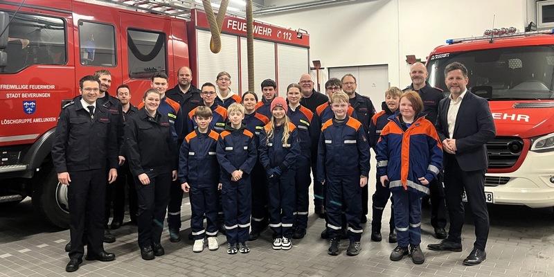 FW Beverungen: Erster Dienstabend der neuen Jugendfeuerwehr in Amelunxen / Gemeinsame Übergabe der Gründungsurkunde - Foto: presseportal.de