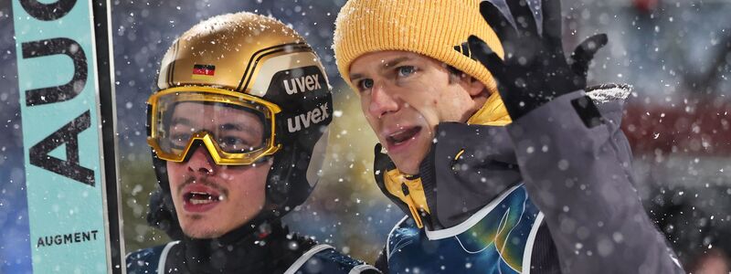 Ihren Olympia-Abschied aus Italien haben sich Philipp Raimund (l) und Andreas Wellinger anders vorgestellt. - Foto: Daniel Karmann/dpa