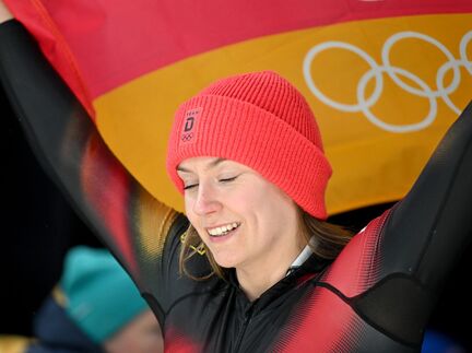 Laura Nolte freute sich zunächst über Olympia-Silber. - Foto: Robert Michael/dpa