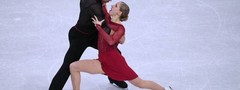 Minerva Hase (r) und Nikita Volodin (l) konnten sich mit einer Medaille belohnen. - Foto: Stephanie Scarbrough/AP/dpa