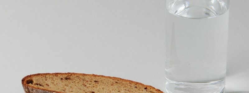 Es muss nicht strikter Verzicht beim Essen sein - Fasten kann sich auch auf TV oder Autofahren beziehen. (Archivbild) - Foto: picture alliance / dpa