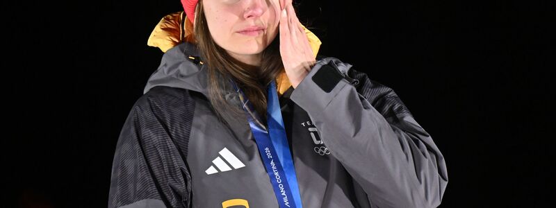 Bei der Siegerehrung kämpfte Laura Nolte mit Tränen der Enttäuschung. - Foto: Robert Michael/dpa