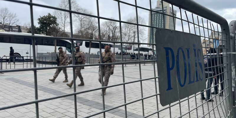 Türkische Behörden führten in den letzten Wochen zahlreiche Razzien gegen Prominente durch - das Vorgehen steht in der Kritik. (Symbolbild) - Foto: Melissa Erichsen/dpa