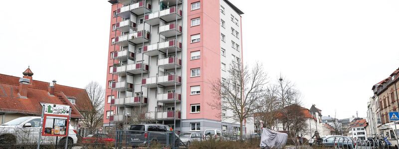 In diesem Haus starb die junge Frau. (Archivbild) - Foto: Daniel Löb/dpa