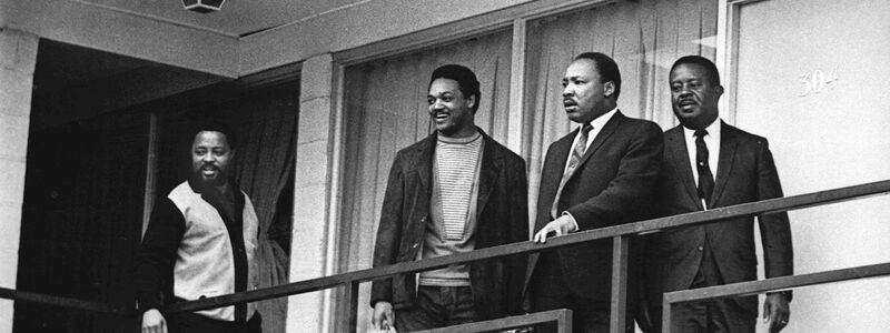 Jesse Jackson 1968 mit Martin Luther King. (Archivbild) - Foto: Charles Kelly/AP/dpa