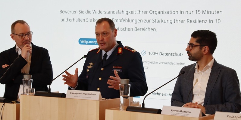 Bundeswehr unterstützt in Hessen bei Entwicklung der ersten KI-App zur Resilienz in der Wirtschaft - Foto: presseportal.de