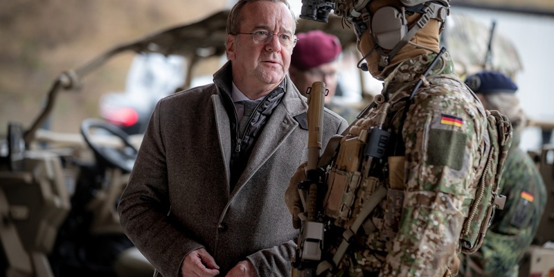 Verteidigungsminister besuchte das Kommando Spezialkräfte in Calw - Foto: presseportal.de