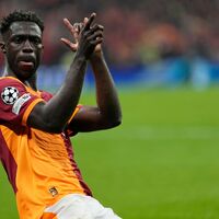 Davinson Sanchez brachte Galatasaray in der zweiten Halbzeit gegen Juventus Turin entscheidend in Führung. - Foto: Khalil Hamra/AP/dpa