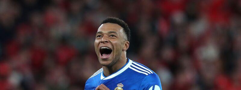 Superstar Kylian Mbappé feiert den Sieg von Real Madrid. - Foto: Pedro Rocha/AP/dpa