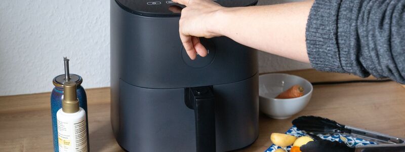 In vielen deutschen Küchen hat der Airfryer inzwischen seinen festen Platz. - Foto: Georg-Friedrich Moritz/dpa