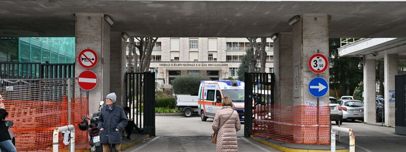 Das Schicksal des kleinen Jungen in der Monaldi-Klinik bewegt ganz Italien.  - Foto: Felice De Martino/IPA via ZUMA Press/dpa