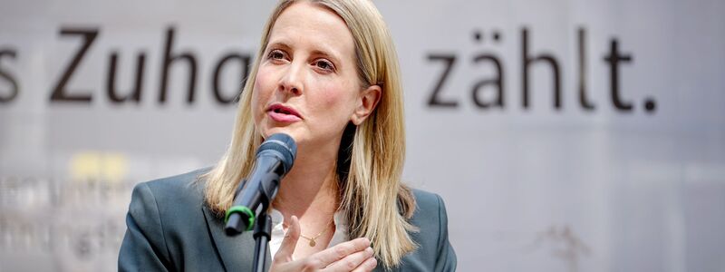 Die Bundesregierung will mit einem «Bau-Turbo» über schnellere Genehmigungen den schleppenden Wohnungsbau voranbringen. (Symbolbild) - Foto: Kay Nietfeld/dpa