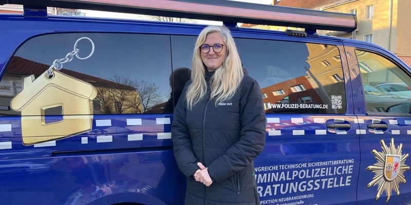 POL-NB: Einbruchsschutz aus Polizeisicht: Infostand der Kriminalpolizeilichen Beratungsstelle auf der Baumesse - Foto: presseportal.de