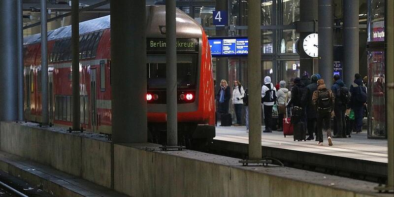 Regionalzug im Bahnhof (Archiv) - Foto: via dts Nachrichtenagentur