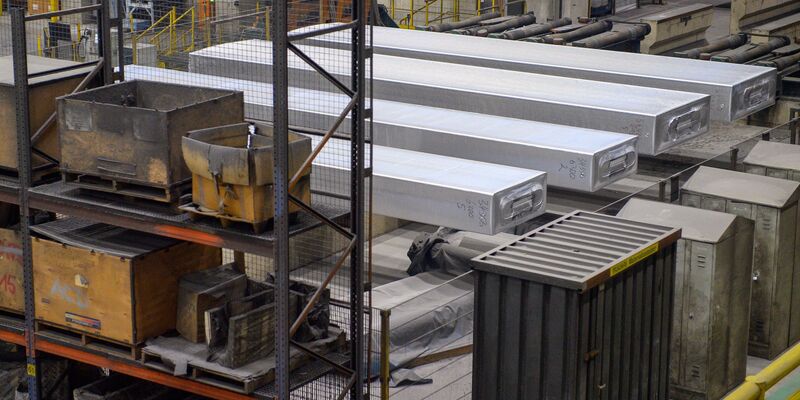 Die Aluminiumhersteller bleiben im Krisenmodus. - Foto: Klaus-Dietmar Gabbert/dpa