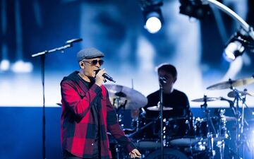 Der umstrittene Soul-Musiker Xavier Naidoo, hat bei einer Demo in Berlin mit Aussagen zu «Menschenfressern» irritiert. (Archivbild) - Foto: Rolf Vennenbernd/dpa