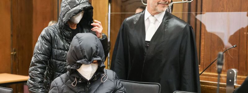 Verurteilte Lehrerinnen vor Gericht (Archivbild) - Foto: Oliver Berg/dpa