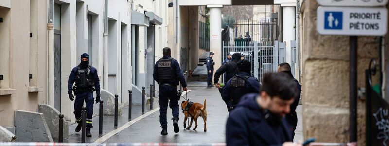 Inmitten politischer Spannungen meldet Frankreichs Linkspartei eine Bombendrohung gegen ihre Parteizentrale. - Foto: Charlotte Siemon/AFP/dpa