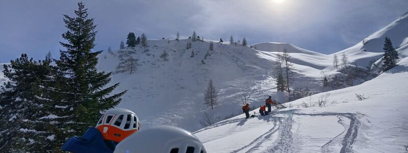 Zahlreiche Such- und Rettungseinsätze in Österreich. - Foto: -/BERGRETTUNG SALZBURG/APA/dpa