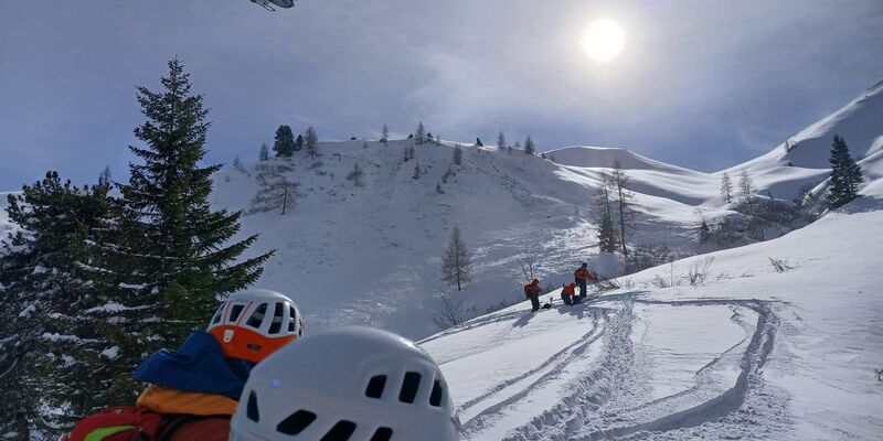 Zahlreiche Such- und Rettungseinsätze in Österreich. - Foto: -/BERGRETTUNG SALZBURG/APA/dpa