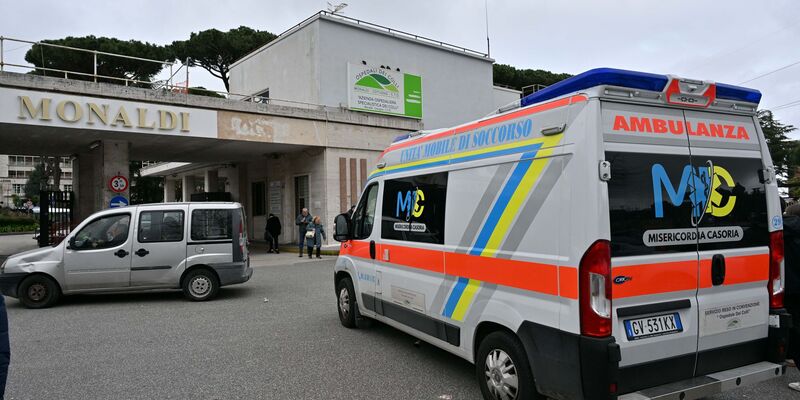 Der kleine Junge wird in der Monaldi-Klinik von Neapel behandelt. - Foto: Felice De Martino/IPA via ZUMA Press/dpa