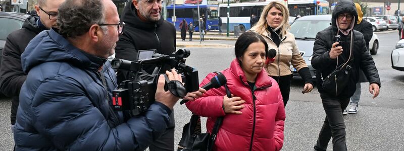 Die Mutter des Jungen, Patrizia Mercolino, will die Hoffnung nicht aufgeben. - Foto: Felice De Martino/IPA via ZUMA Press/dpa