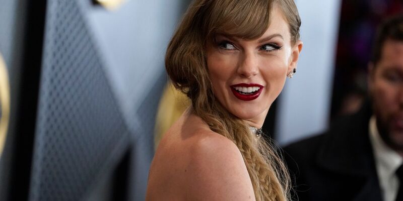 Taylor Swift steht erneut an der Spitze der internationalen Verkaufscharts. (Archivbild) - Foto: Jordan Strauss/Invision/AP/dpa