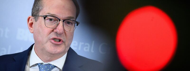 Seit seinem Amtsantritt im Mai 2025 legt Bundesinnenminister Alexander Dobrindt (CSU) den Fokus darauf, dass weniger Asylbewerber nach Deutschland kommen. Ukraine-Flüchtlinge müssen in den EU-Staaten keinen Asylantrag stellen, sondern werden direkt aufgenommen und dürfen arbeiten. (Archivfoto)  - Foto: Bernd von Jutrczenka/dpa