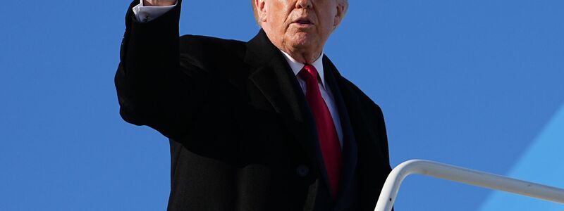 US-Präsident Trump hat im Streit über das iranische Atom- und Raketenprogramm Teheran mit einem Angriff gedroht. (Archivbild) - Foto: Matt Rourke/AP/dpa