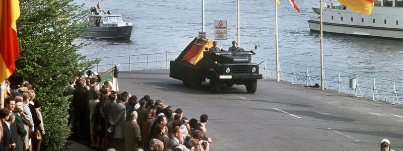 Die alte Bundesrepublik mit ihrem Gründungskanzler Konrad Adenauer wird in der Rückschau als Hort der Stabilität gesehen. (Archivbild)  - Foto: picture alliance / Gutberlet/dpa