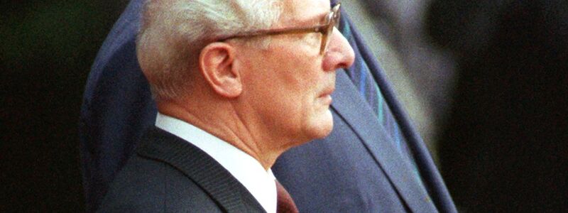 Bundeskanzler Helmut Kohl und der DDR-Staatsratsvorsitzende Erich Honecker. Zum Selbstverständnis der alten Bundesrepublik gehörte immer auch ein klares Überlegenheitsgefühl gegenüber der DDR. (Archivbild) - Foto: picture alliance / dpa/dpa