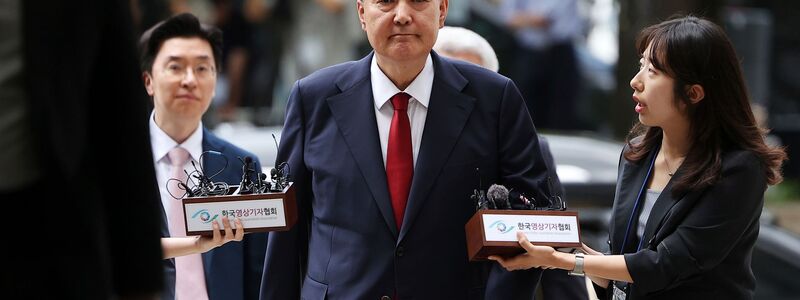 Mit der Verhängung des Kriegsrechts im Dezember 2024 löste Yoon eine schwere Staatskrise aus. (Archivfoto) - Foto: Kim Hong-Ji/Pool Reuters/dpa