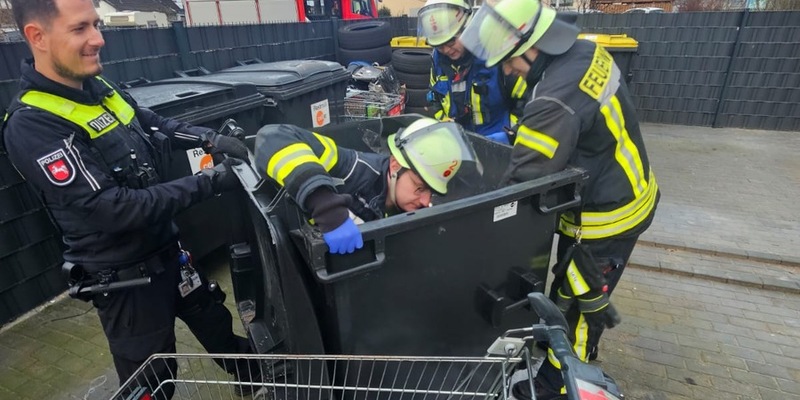 FW Celle: Manchmal steigen wir auch in die Tonne - ausgelöster Rauchmelder! - Foto: presseportal.de