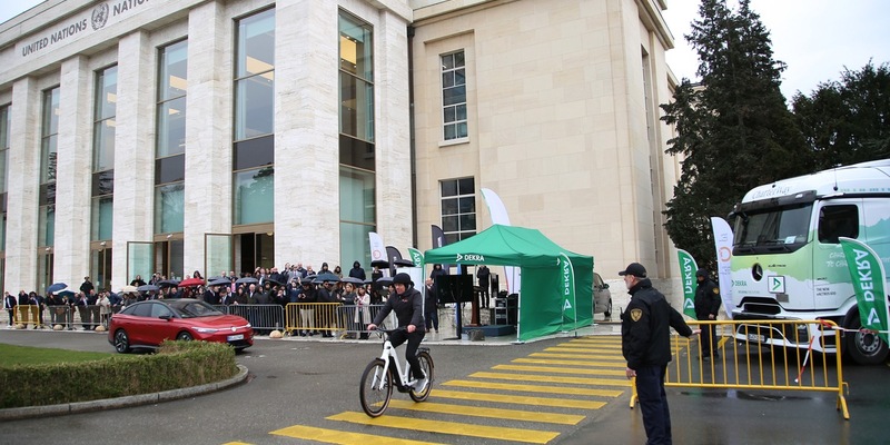 DEKRA Experten bei ITC-Sitzung in Genf: Hochrangige Verkehrspolitiker erleben das Potenzial von V2X für die Verkehrssicherheit - Foto: presseportal.de