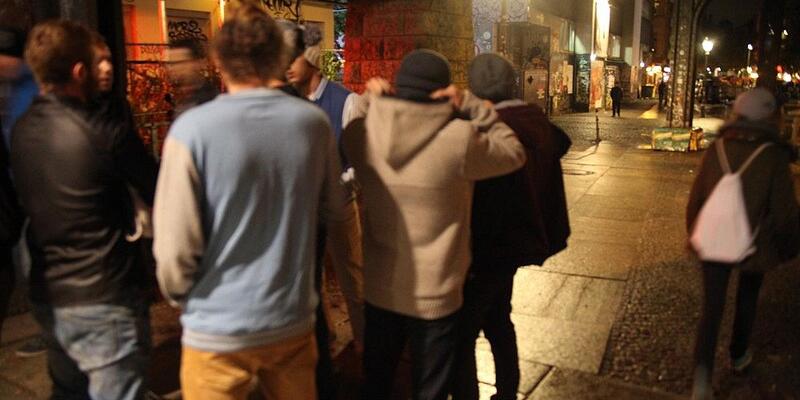 Junge Männer (Archiv) - Foto: via dts Nachrichtenagentur