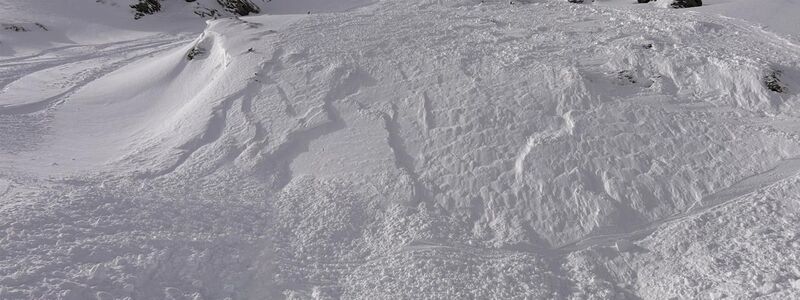 Neue Schneefälle erhöhen die Lawinengefahr in Österreich. - Foto: Zoom.Tirol/APA/dpa